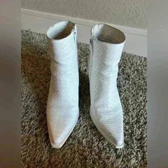White Jeffrey Campbelll Anthropologie ankle booties textured zip up size 7 - Picture 1 of 10